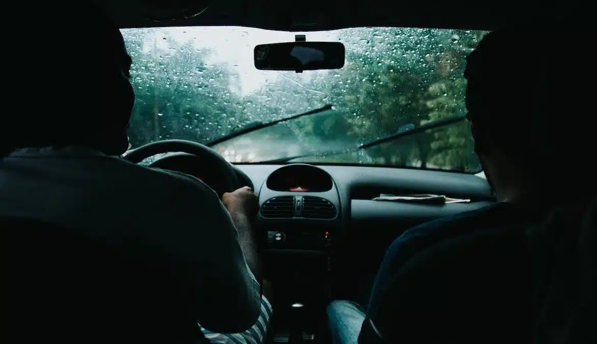 Voyager en toute sécurité en voiture : les meilleures astuces à connaître