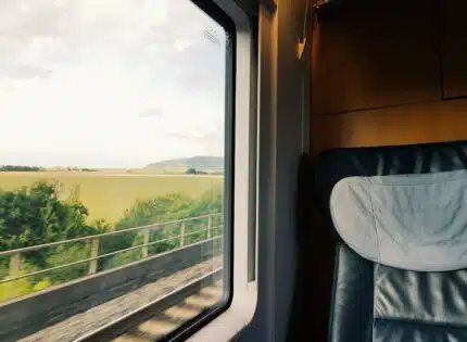 Voyager en train : une expérience unique et immersive
