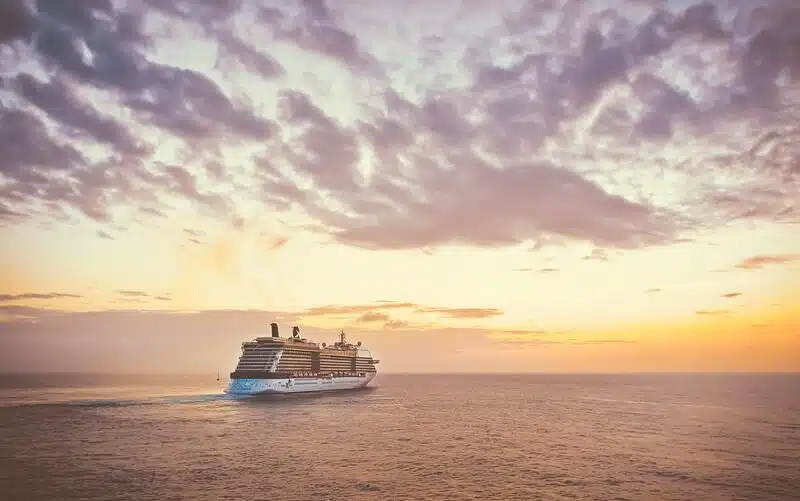 Partir en croisière en tant que couple retraité : quel financement ?